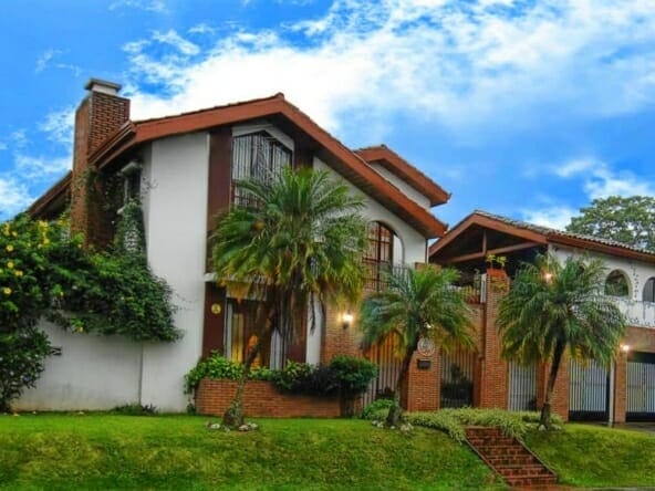 2-storey house for sale in condominium in San Antonio de Belen