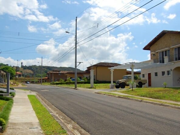 Land for sale in condominium Veredas del Arroyo in La Guacima