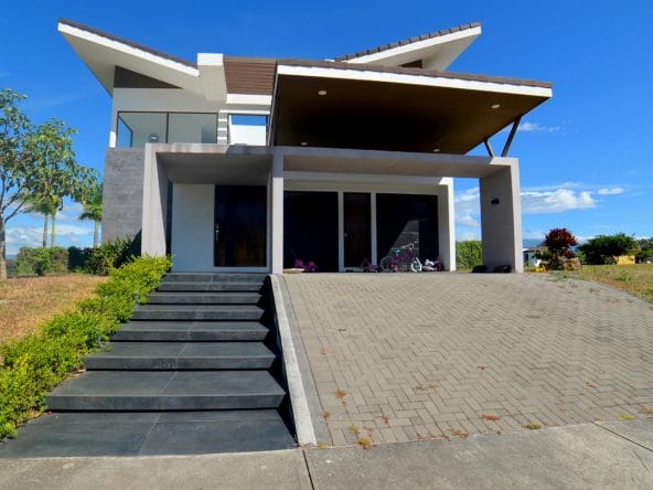 Casa de 3 habitaciones a la venta en Ciudad Hacienda Los Reyes, La Guacima, Alajuela.