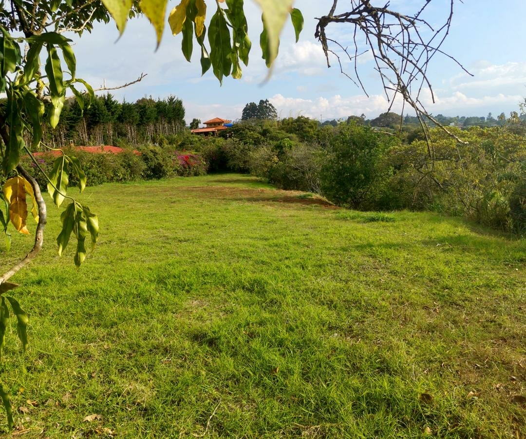 Lot of 3,500 m2 for sale in San Isidro de Heredia. Bank foreclosed property.