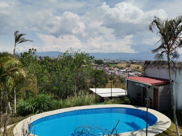 House for sale in Santo Domingo de Heredia. Bank foreclosed property.