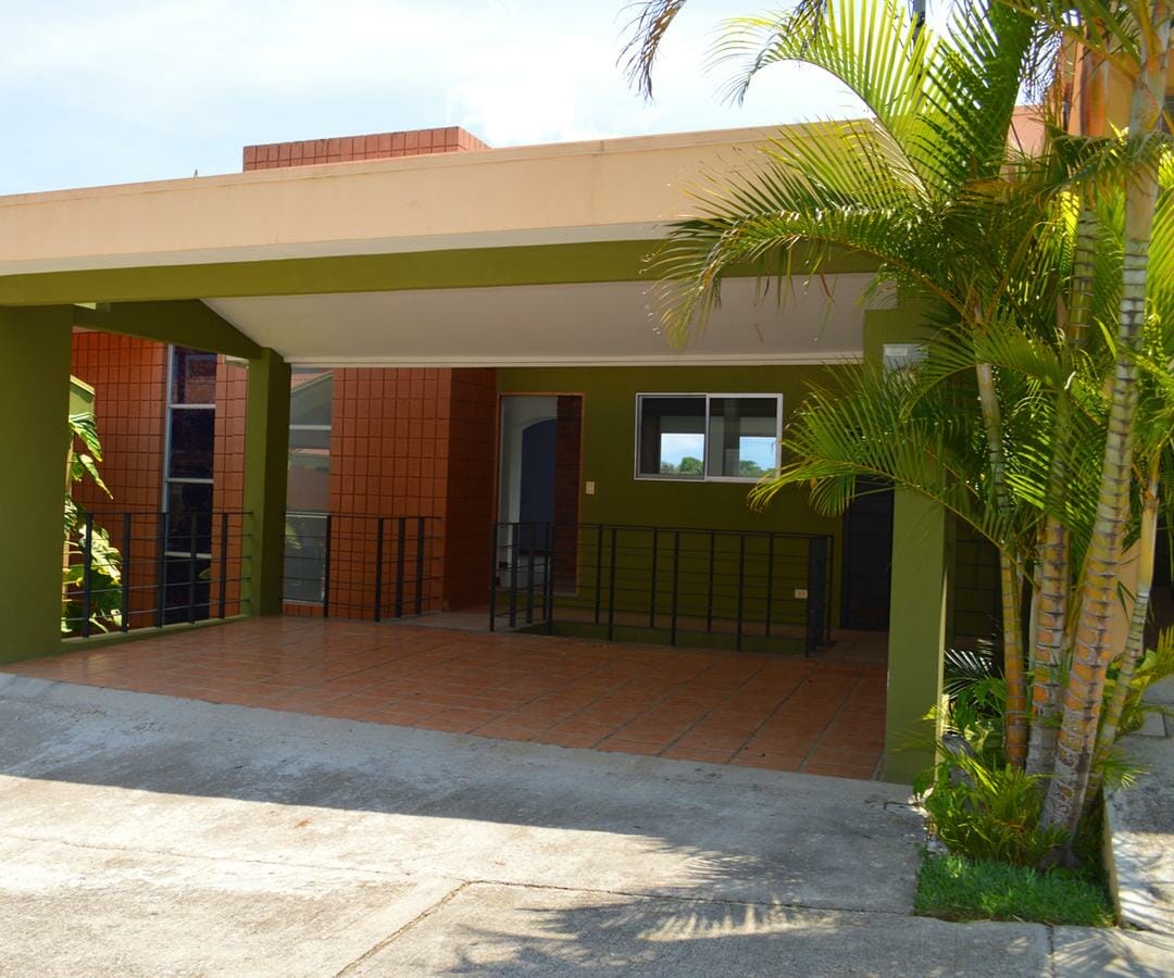 2-story house for sale in Real de Colima condominium in Tibás, San José.