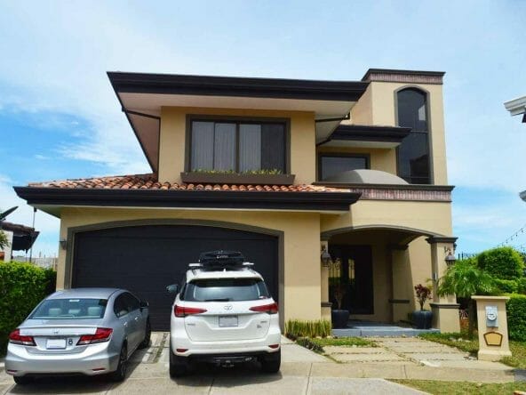 House for sale in condominium in Heredia