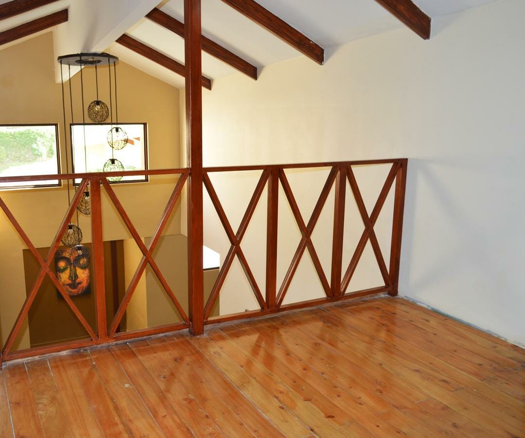 Casa de 4 niveles a la venta en Monte de la Cruz en San Rafael de Heredia.
