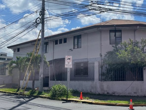 Bien adjudicado bancario propiedad comercial en Guadalupe San José