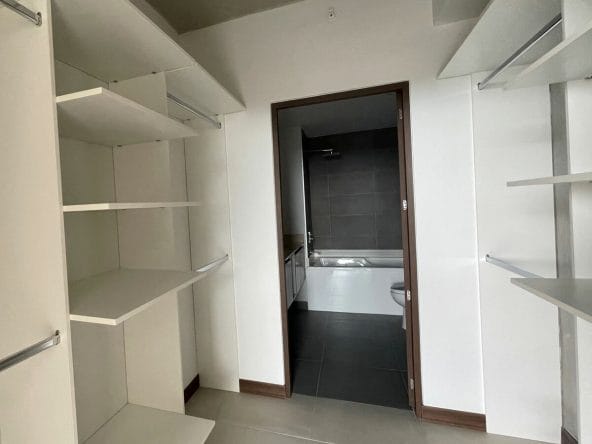 Modern apartment in condominium for sale in La Uruca