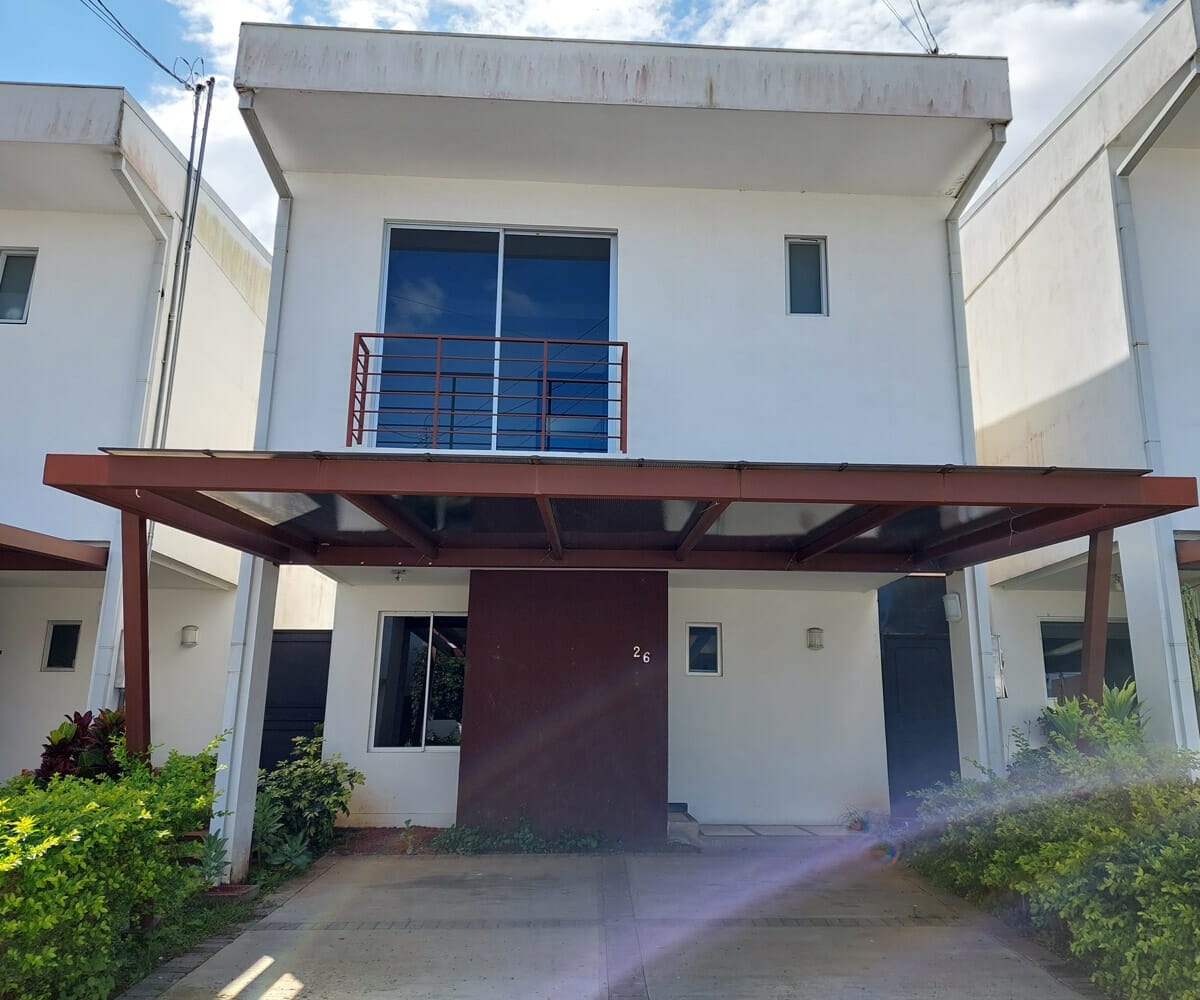 Casa a la venta en condominio Fenicia en Alajuelita, San José. Remate bancario.