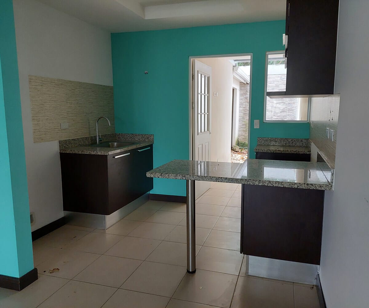 Apartamento en condominio Bella Vista en Alajuelita, Bien adjudicado bancario.
