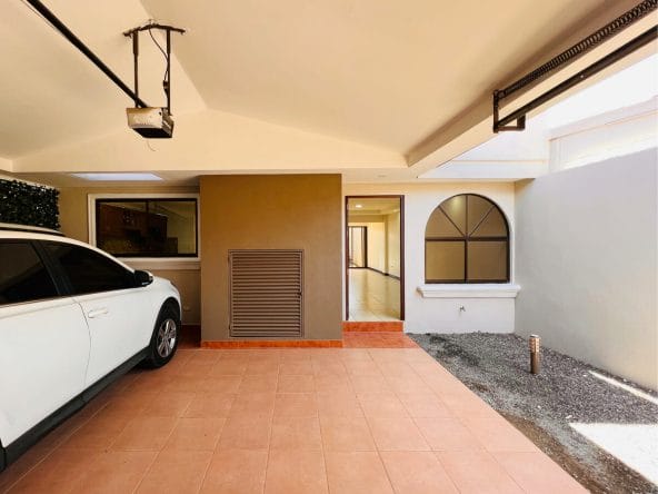 Casa a la venta en residencial Esteban en Alajuela centro