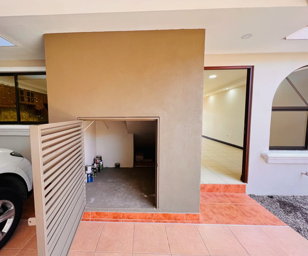 Casa a la venta en residencial Esteban en Alajuela centro