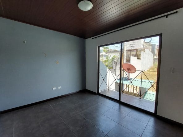 Casa a la venta en residencial en Tres Ríos en Cartago. Bien adjudicado bancario.