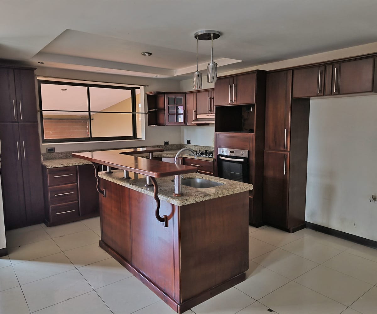 House for sale in Residencial Villa Nova, Coronado. Bank auction.