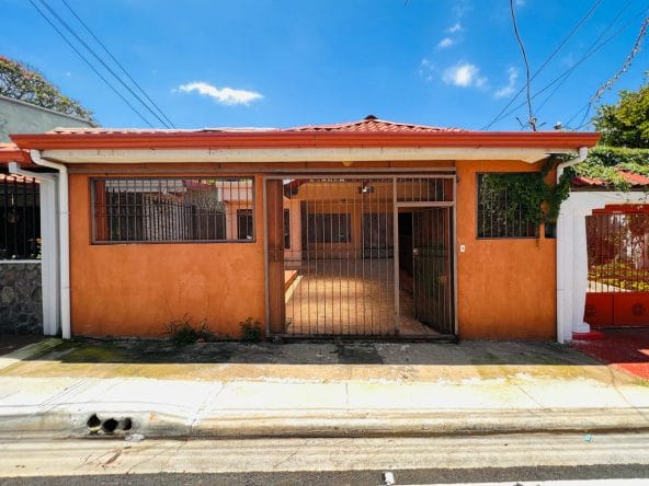 Casa de 1 planta a la venta en residencial en Barva de Heredia. Remate bancario.
