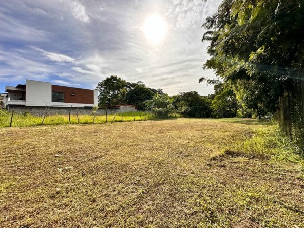 Lote de 500 m2 a la venta en residencial El Bosque en La Garita de Alajuela.