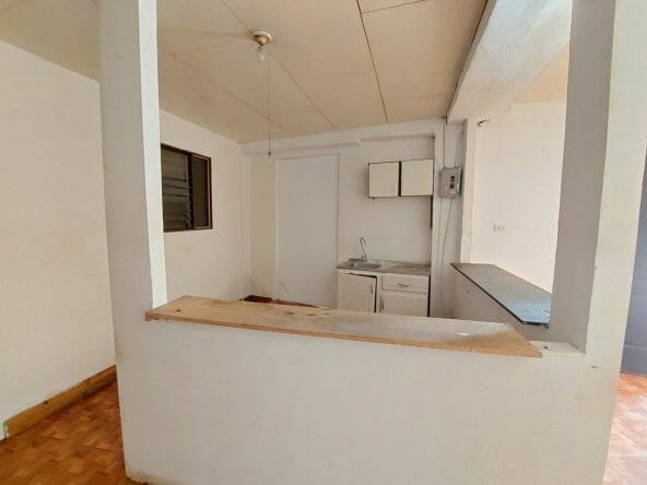 Apartment complex for sale in Desamparados, San Jose. Bank auction.