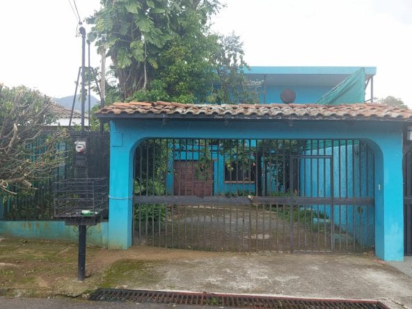 Casa a la venta en urbanización La Arboleda, Tres Ríos. Remate bancario.