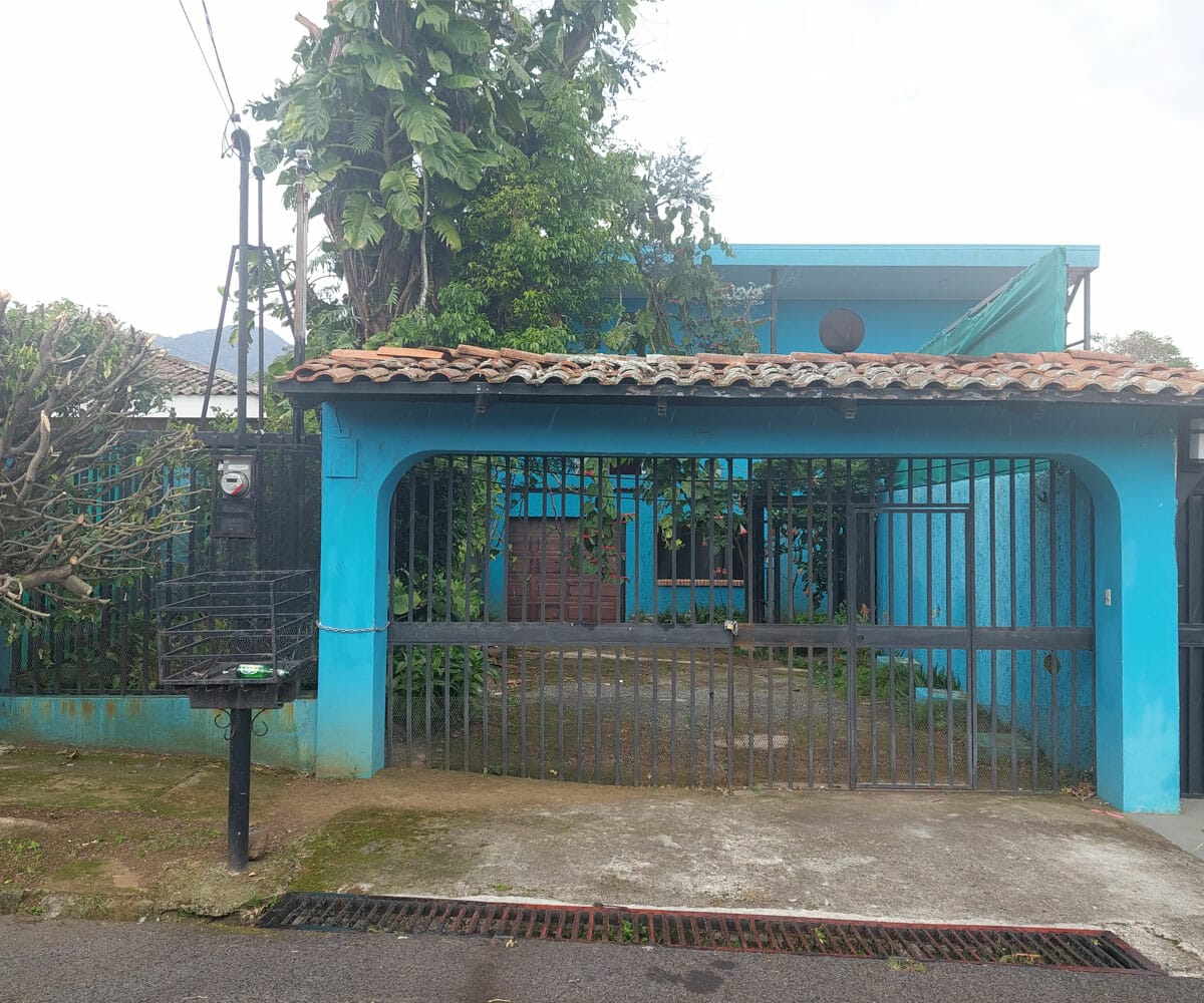 Casa a la venta en urbanización La Arboleda, Tres Ríos. Remate bancario.