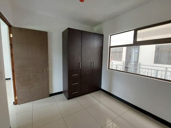 Apartments for sale in Condominio Vía Interlomas in Alajuelita. Bank auctions.