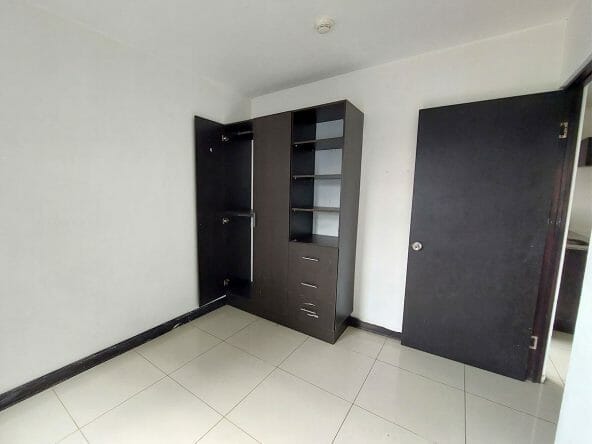 Apartments for sale in Condominio Vía Interlomas in Alajuelita. Bank auctions.