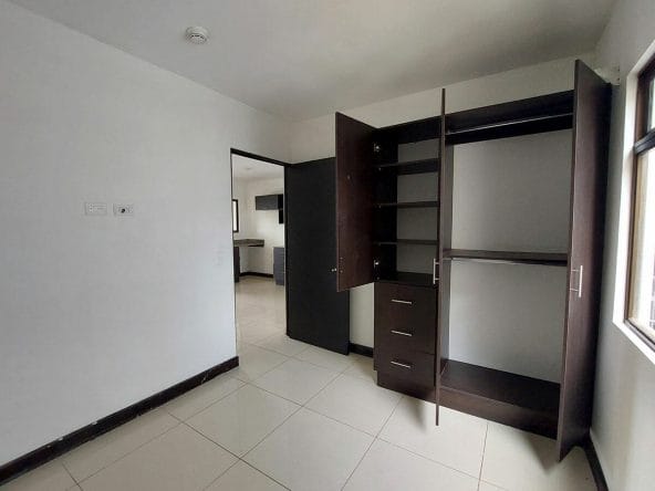 Apartamentos a la venta en Condominio Vía Interlomas en Alajuelita. Remates bancarios.