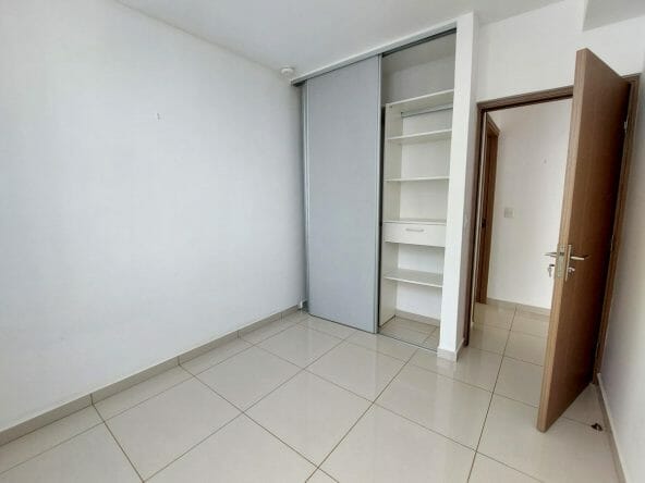 Apartamento en condominio a la venta en Tibás. Remate bancario.
