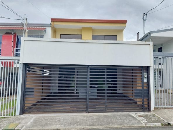 Casa a la venta en residencial en Tres Ríos, Cartago. Remate bancario.