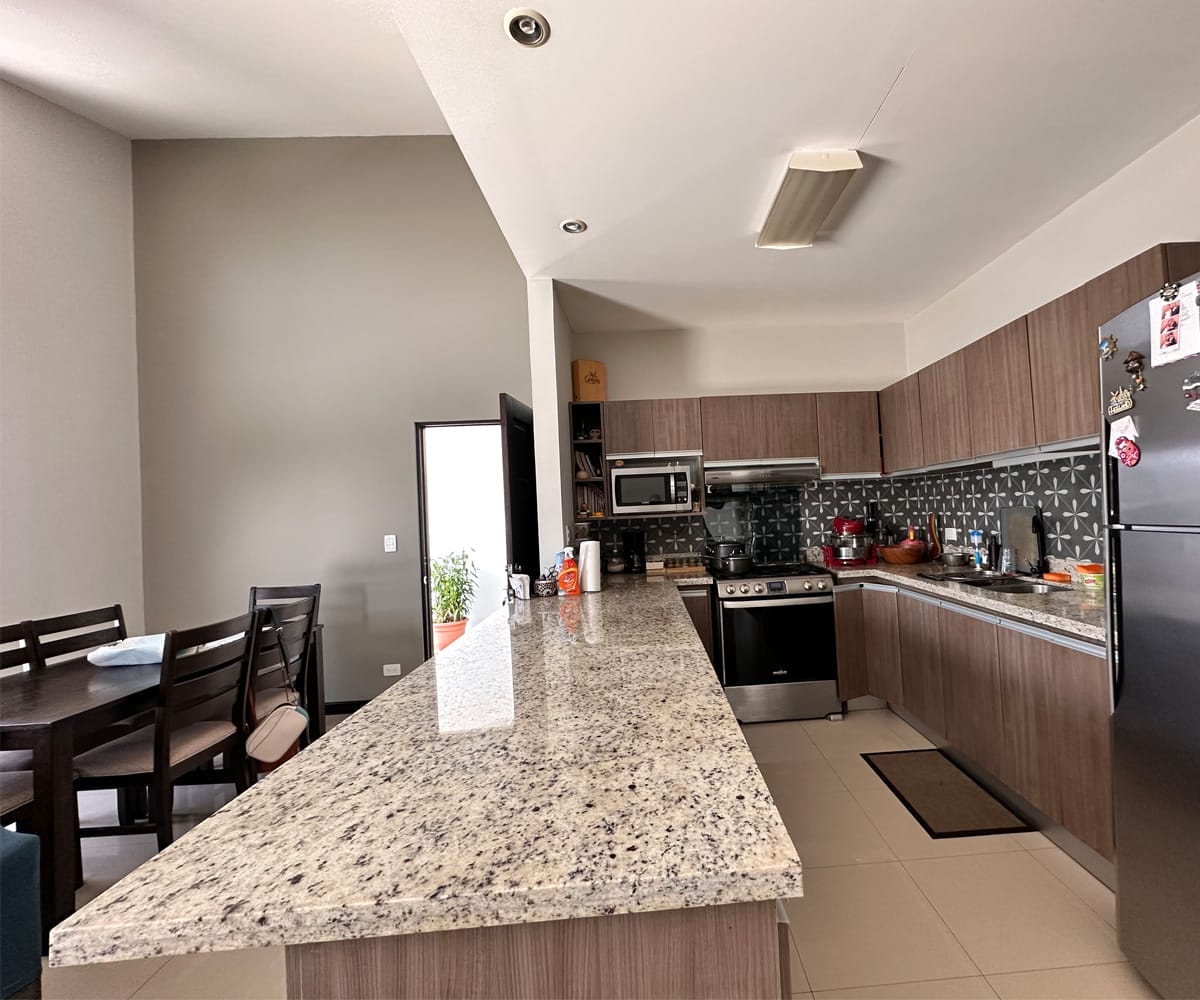 Apartamento de 3 habitaciones a la venta en condominio Vista Verde en Río Segundo de Alajuela.