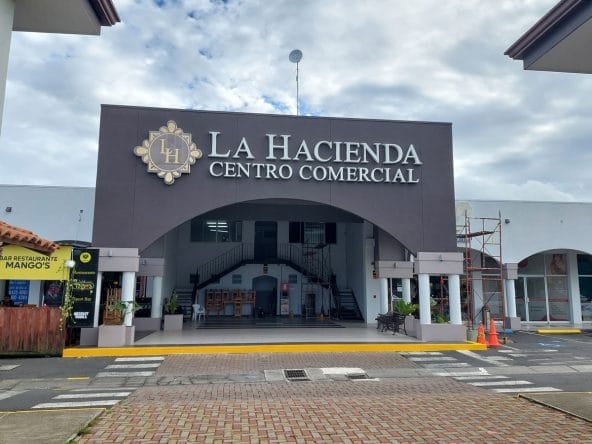 Commercial Center for sale in Cartago. Bank foreclosed property.
