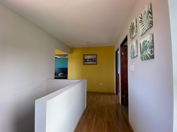 Casa de 2 plantas a la venta en condominio Valle Verde en Las Vueltas de La Guacima.