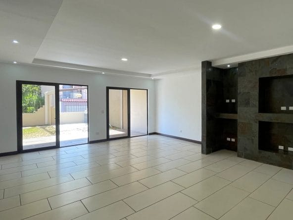Casa de 3 habitaciones a la venta en Lomas de Ayarco, Curridabat, San José.