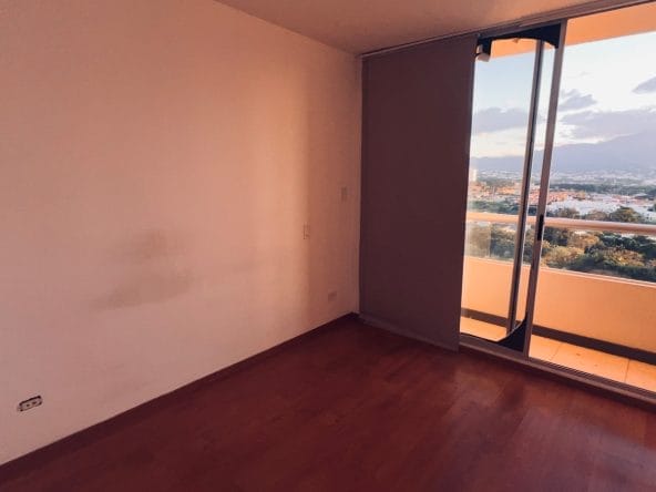 Beautiful and spacious apartment for sale in Ulloa Heredia. Well bank foreclosed.