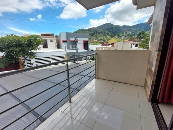 Residential house for sale in Tres Rios. Bank auction.