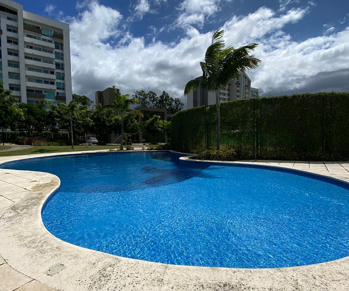 Apartment for sale in Torres de Heredia condominium. Bank auction.
