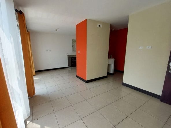 Apartamento de 2 habitaciones a la venta en condominio ubicado en San Sebastián, San José. Remate bancario.