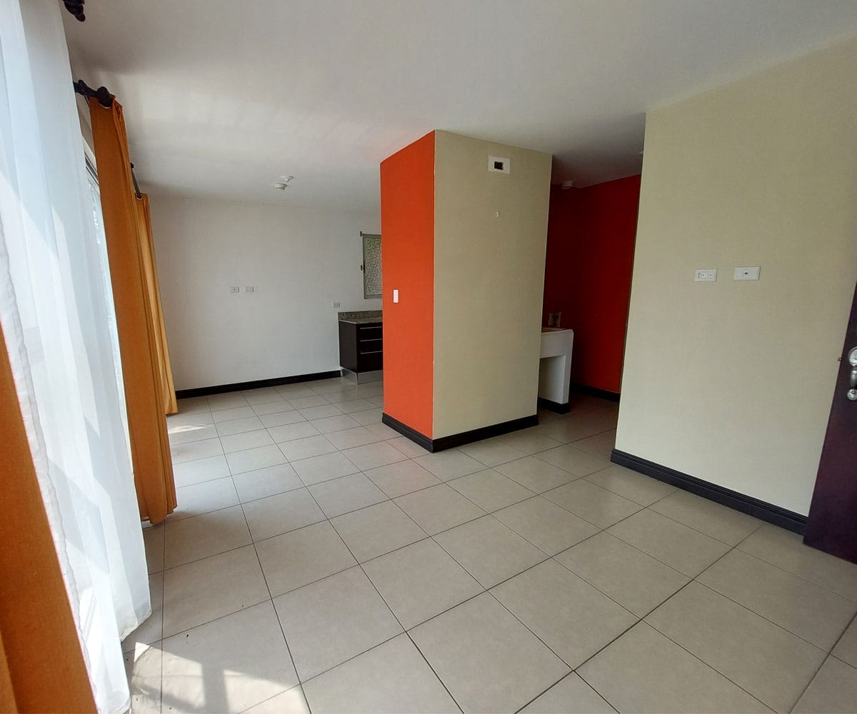 Apartamento de 2 habitaciones a la venta en condominio ubicado en San Sebastián, San José. Remate bancario.