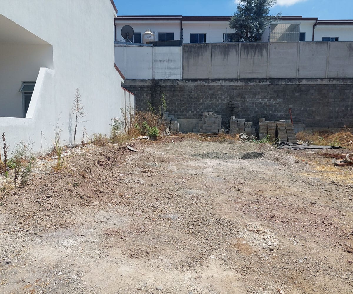 Lots for sale in Condominio Las Veredas in Alajuelita. Bank foreclosed properties.