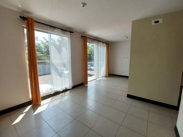 2 bedroom apartment for sale in condominium located in San Sebastian, San Jose. Bank auction.