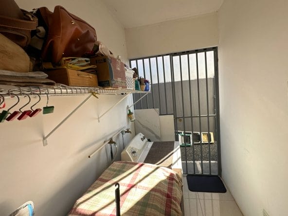 Casa de 1 planta con 3 habitaciones a la venta en condominio Villa Flores en Desamparados de Alajuela.