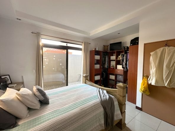 1 story house with 3 bedrooms for sale in Villa Flores condominium in Desamparados de Alajuela.