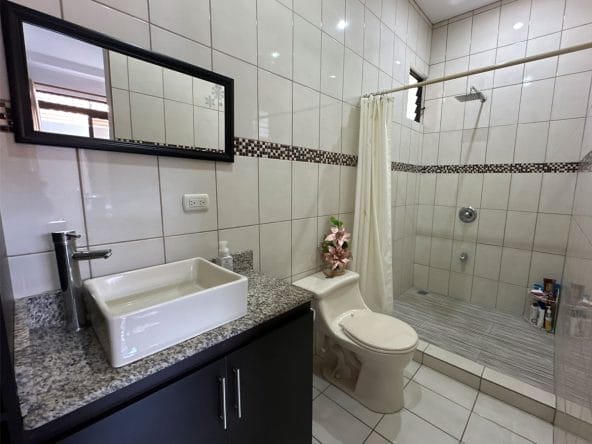 1 story house with 3 bedrooms for sale in Villa Flores condominium in Desamparados de Alajuela.