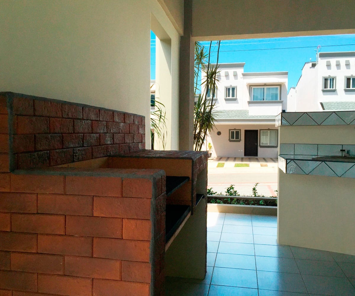 Casa de 3 habitaciones a la venta en condominio Natura Viva en La Guacima.