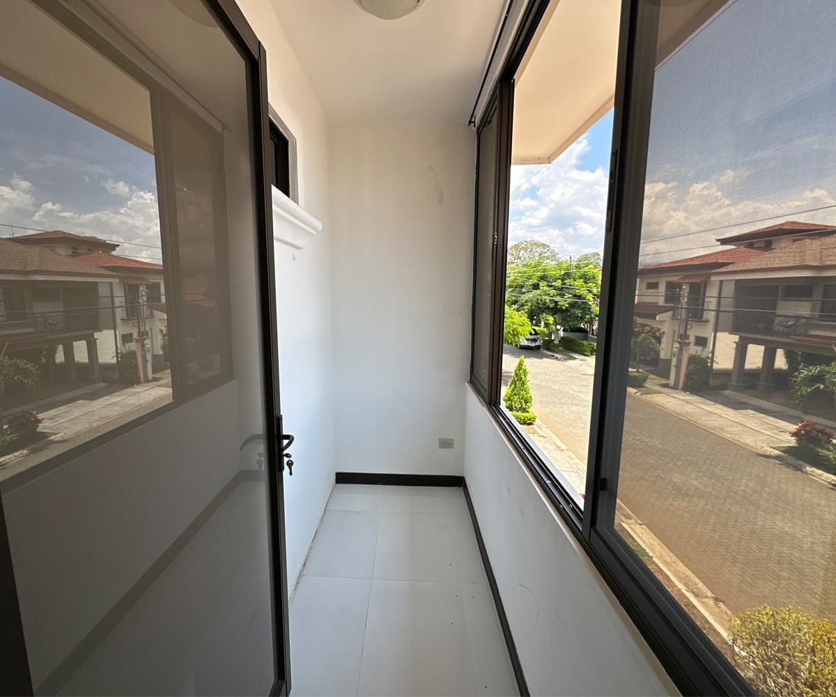 Casa en condominio a la venta en Alajuela.