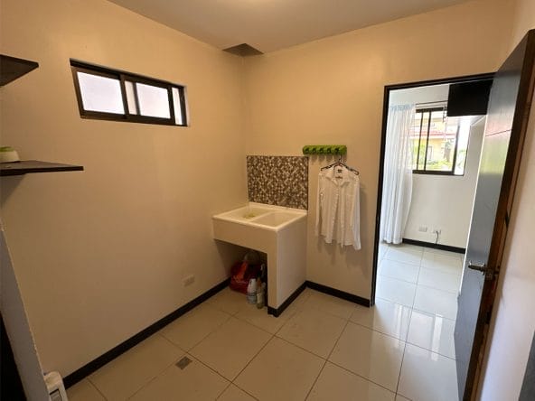 Casa en condominio a la venta en Alajuela.