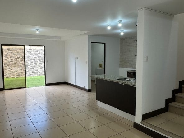 Casa a la venta en el condominio Altavista, Brasil de Mora. Bien adjudicado bancario.