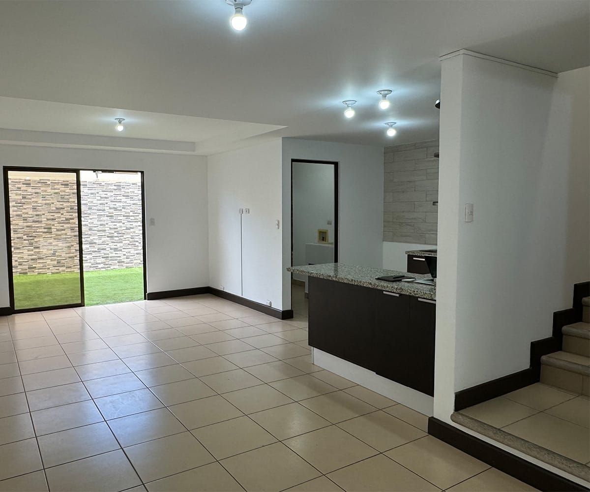 Casa a la venta en el condominio Altavista, Brasil de Mora. Bien adjudicado bancario.