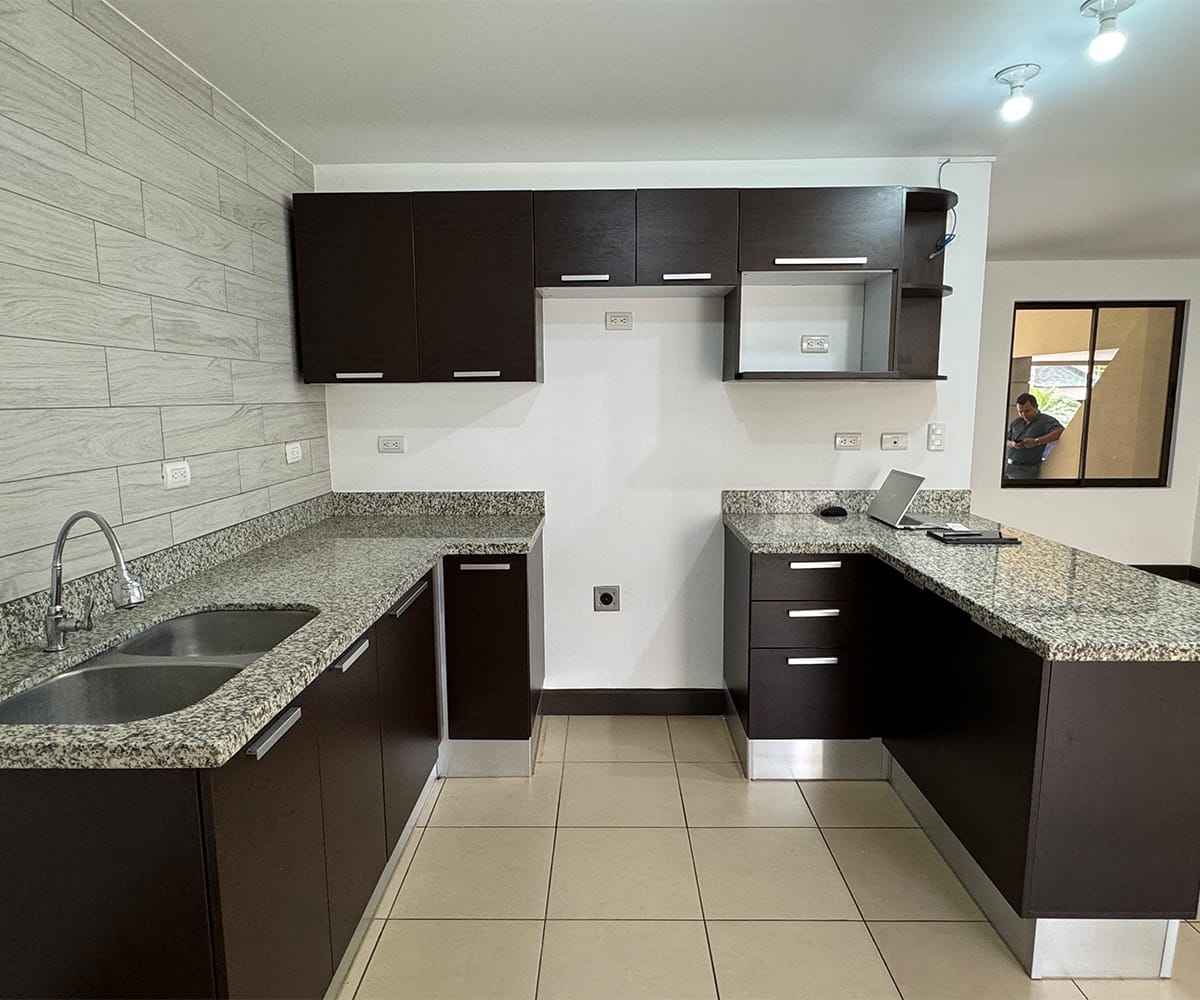 Casa a la venta en el condominio Altavista, Brasil de Mora. Bien adjudicado bancario.