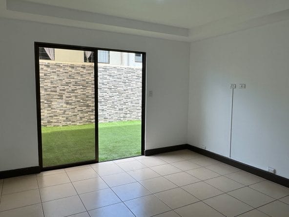 Casa a la venta en el condominio Altavista, Brasil de Mora. Bien adjudicado bancario.