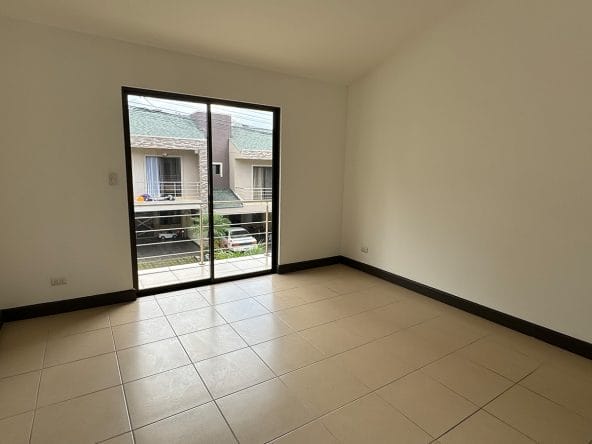 Casa a la venta en el condominio Altavista, Brasil de Mora. Bien adjudicado bancario.