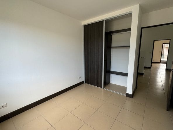 Casa a la venta en el condominio Altavista, Brasil de Mora. Bien adjudicado bancario.