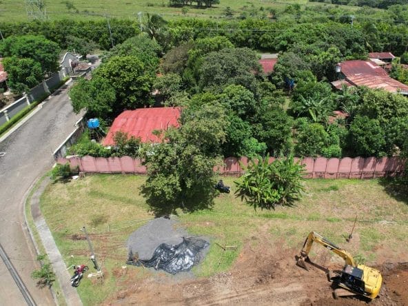 Lote de 905 m2 en condominio Posada del Río en La Guacima.